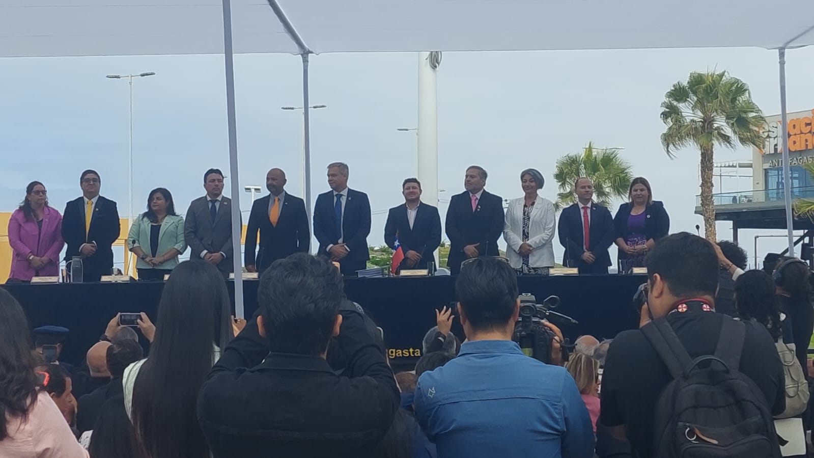 Alcalde Sacha Razmilic y Cuerpo de Concejales en el acto de asunción a la Municipalidad de Antofagasta.