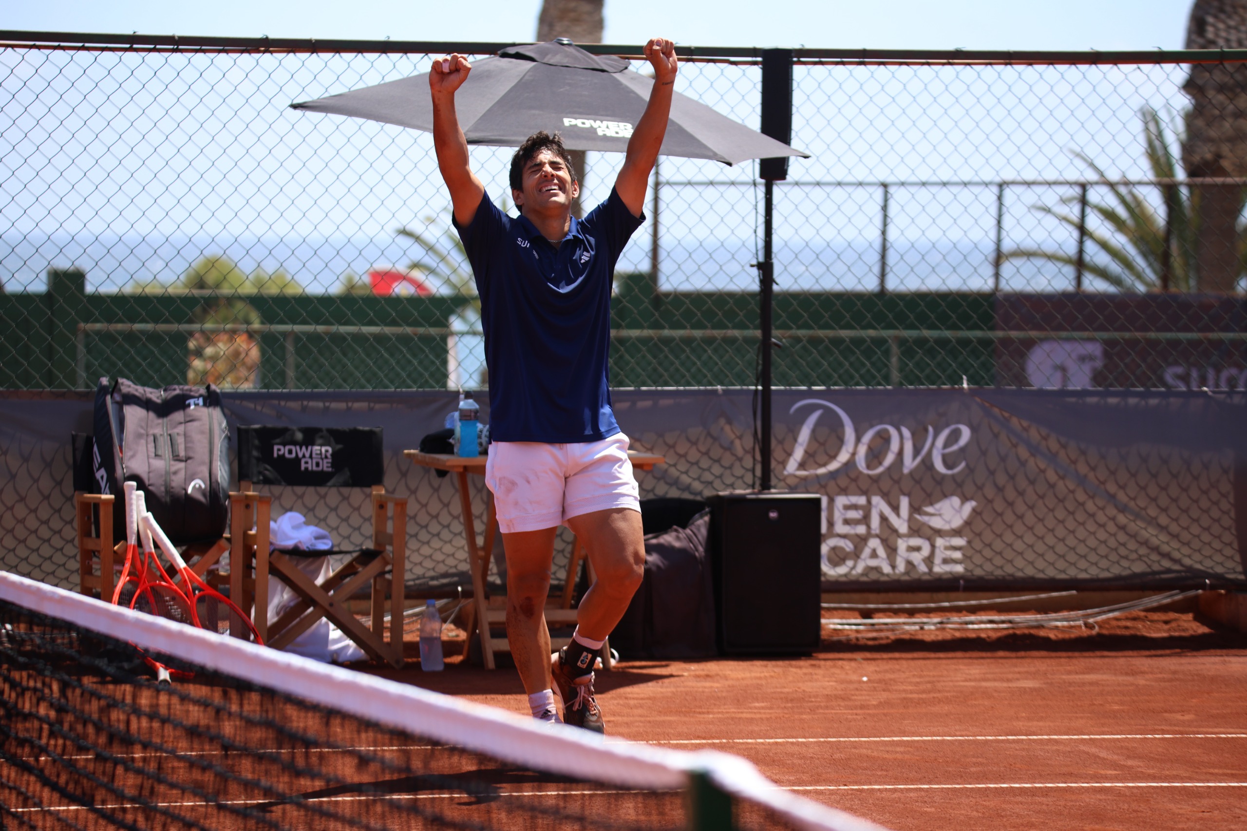 Cristian Garin con el puño en alto tras ganar el Challenger de Antofagasta