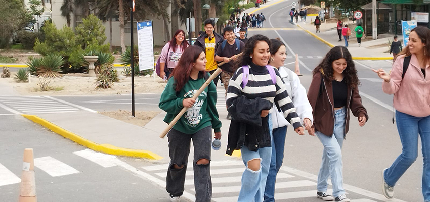 estudiantes uceninos vuelven a clases